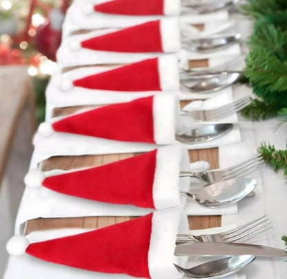 Czapeczki mikołajowe z pomponem – zestaw 12 sztuk